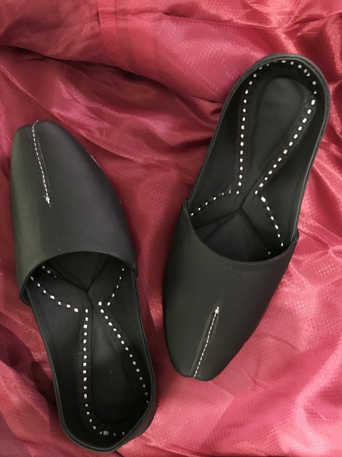 

Hulya Men Black Handcrafted Genuine Leather Slip-On Mojaris