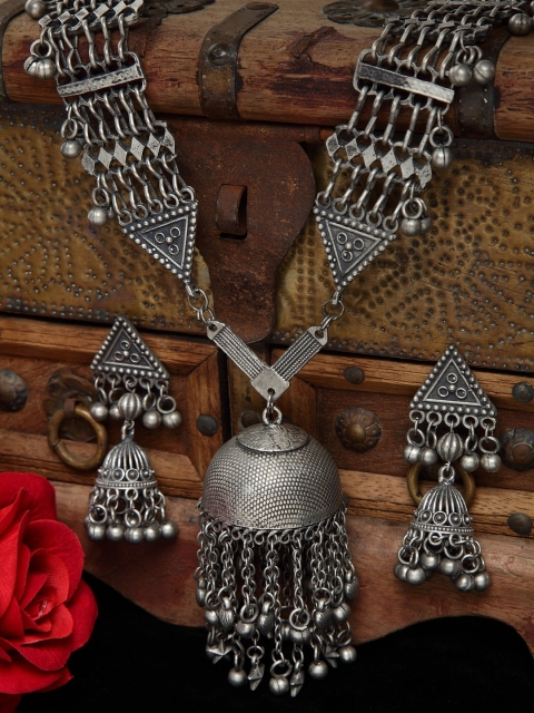 

Moedbuille Silver-Toned & Plated Beaded Handcrafted Antique Tribal Jewellery Set