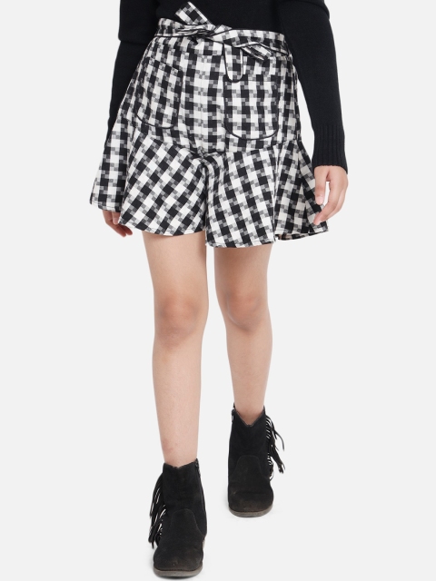 

Natilene Girls Black Checked Printed Slim Fit Regular Shorts