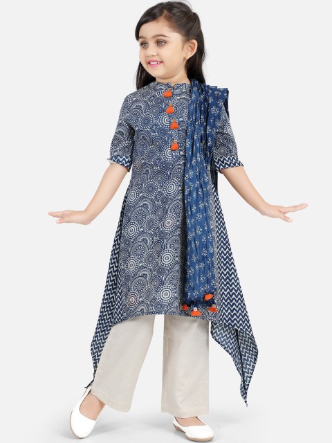 

Ashneeta Girls Navy Blue Floral Printed Regular Thread Work Pure Cotton Kurta with Pyjamas