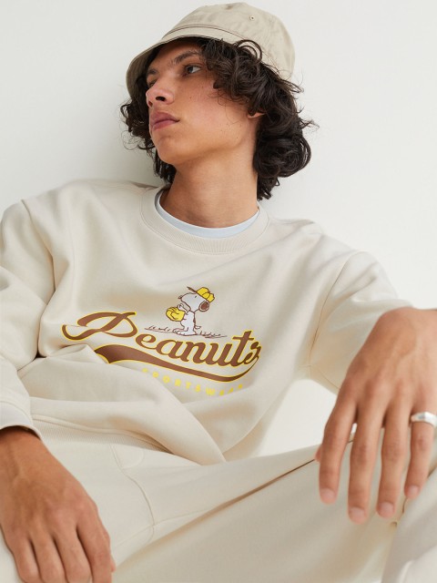 

H&M Men Beige & Brown Peanuts Printed Sweatshirt