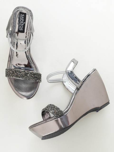 

SAPATOS Women Silver-Toned Embellished Wedge Sandals