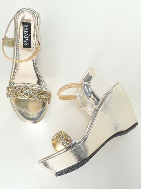 

SAPATOS Gold-Toned Embellished Wedge Heels