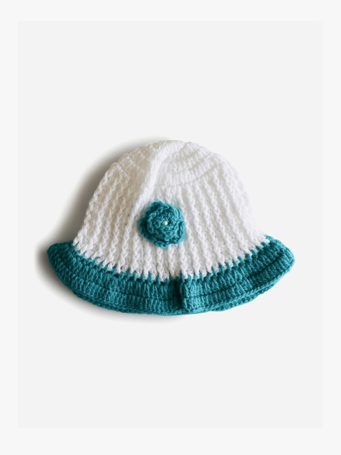 

Woonie Unisex Kids White & Sea Green Braided Beanie With Floral Detail