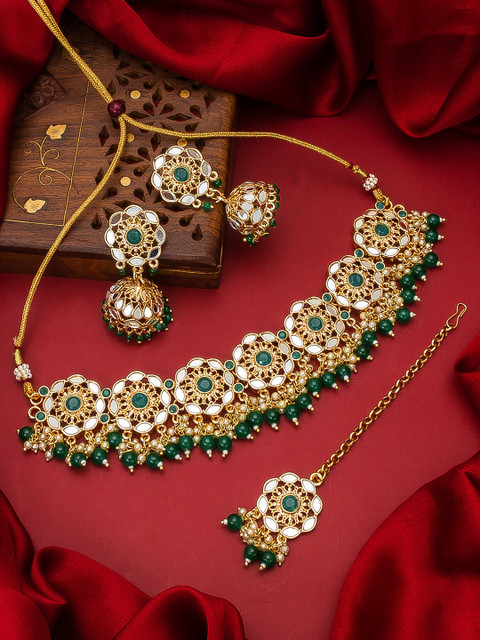 

aadita Gold-Toned & Green Alloy Gold-Plated Stone-Studded & Beaded Jewellery Set