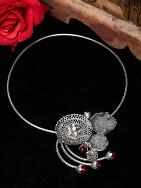 

Moedbuille Silver-Toned Brass Silver-Plated Oxidised Necklace