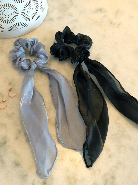 

Ayesha Women Black & Grey Set of 2 Scrunchies
