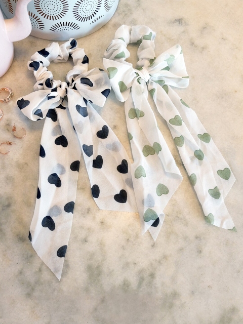 

Ayesha Women White & Black Set of 2 Heart Printed Bow Scrunchies