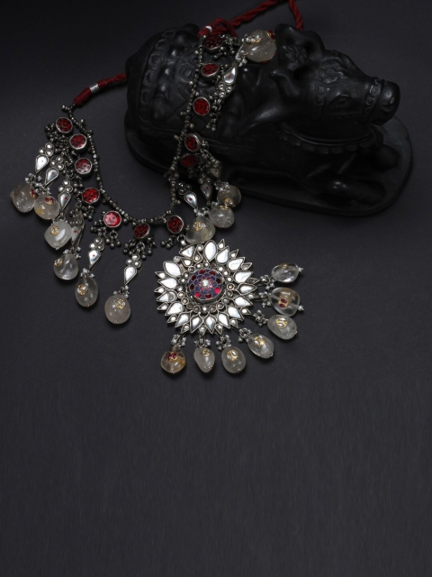 

SANGEETA BOOCHRA Silver-Toned & Red Silver Handcrafted Kundan Necklace