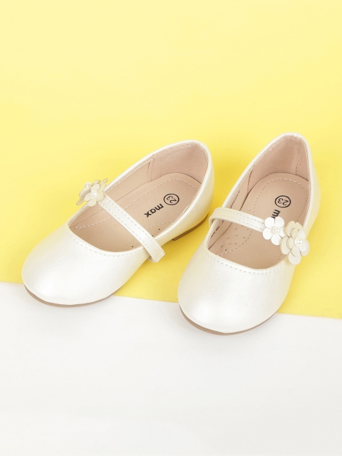 

max Girls Beige Solid Ballerinas