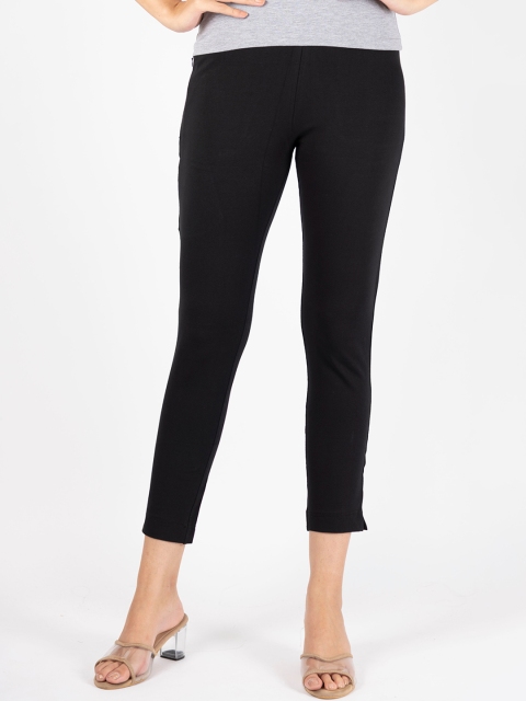 

TSG Bliss Women Black Solid Three-Fourth-Length Leggings