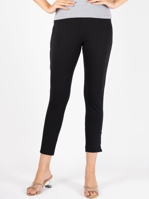 

TSG Bliss Women Black Solid Three-Fourth-Length Leggings