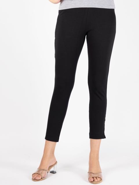 

TSG Bliss Women Black Solid Three-Fourth-Length Leggings