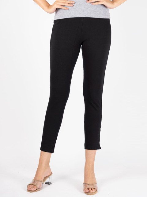 

TSG Bliss Women Black Solid Three-Fourth-Length Leggings