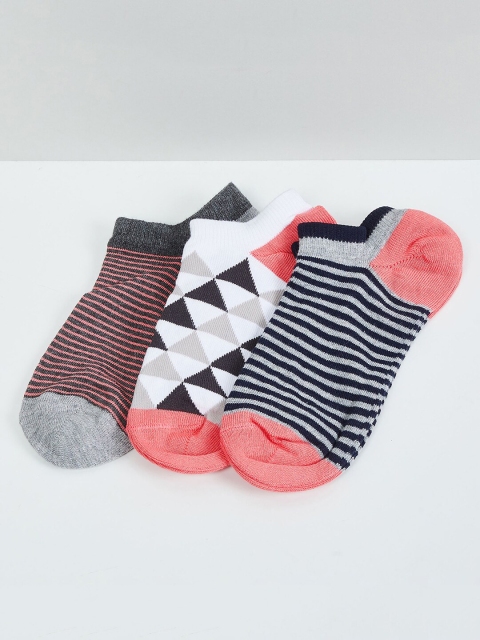 

max Women Pack of 3 Ankle-Length Socks, White