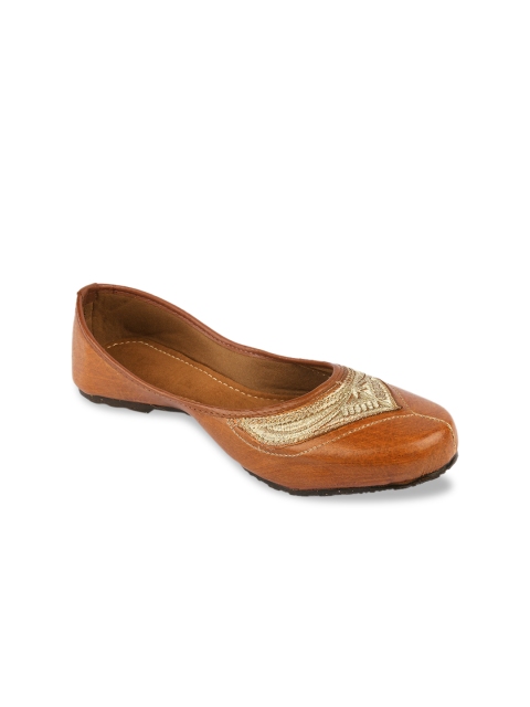 

DESI COLOUR Women Brown Embellished Leather Ethnic Mojaris Flats