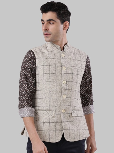 

Park Avenue Men Beige & Black Checked Mandarin Collar Waistcoats