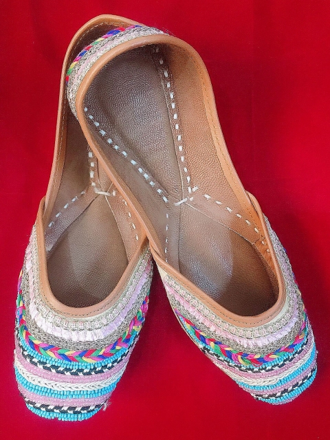 

DESI COLOUR Women Multicoloured Embellished Leather Ethnic Mojaris Flats, Multi