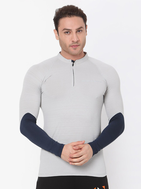 

AESTHETIC NATION Men Grey Crush Compression Zip Mandarin Collar Slim Fit T-shirt