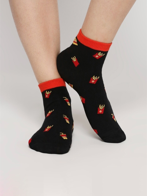 

Bewakoof Women Black & Red Ankle Length Patterned Socks