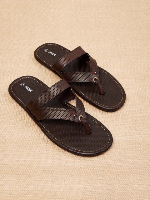 

max Men Brown Textured Comfort Sandals