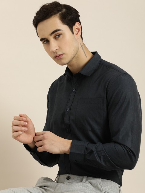 

INVICTUS Men Navy Blue Self Design Slim Fit Smart Casual Shirt