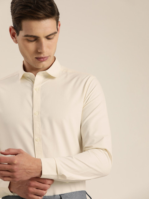 

INVICTUS Men Cream-Coloured Slim Fit Smart Casual Shirt