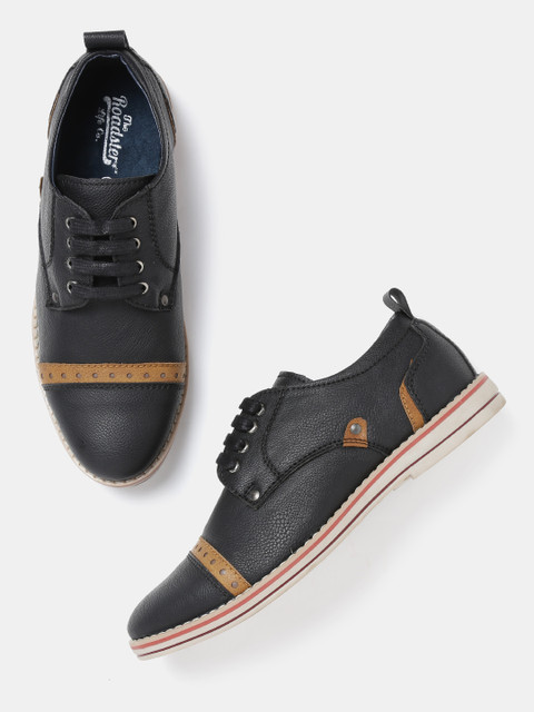 

Roadster Men Black Solid Casual Shoes