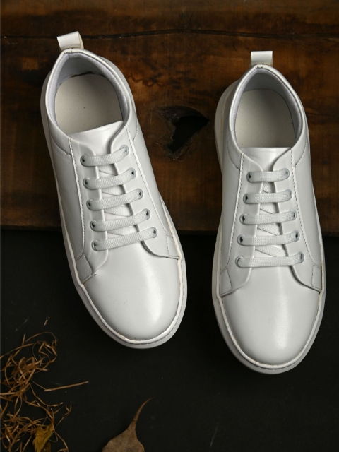 

The Roadster Lifestyle Co Men White Sneakers
