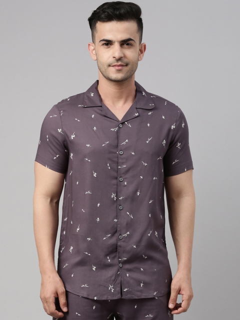 

Bushirt Men Grey & White Printed Night suit