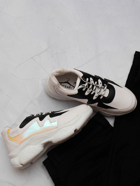 

Brauch Women White & Black Colourblocked Sneakers