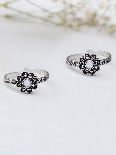 

TEEJH Women White Silver-Plated Toe Ring