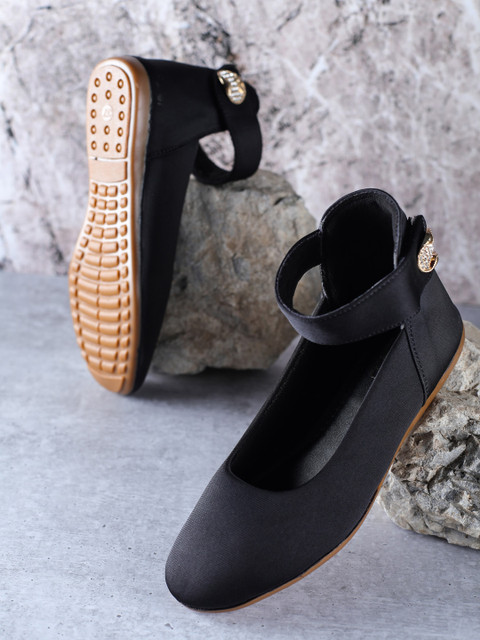 

LONDON STEPS Women Black Ballerinas Flats