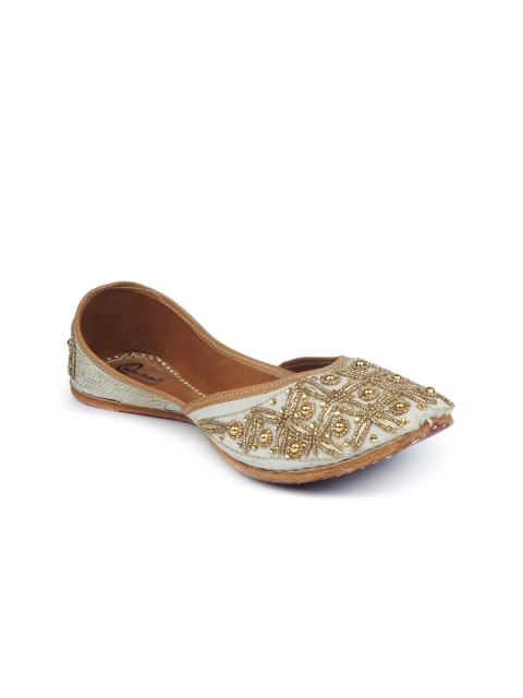 

The Desi Dulhan Women White Embellished Leather Ethnic Mojaris Flats