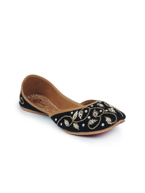 

The Desi Dulhan Women Black & Gold-Toned Embellished Leather Mojaris