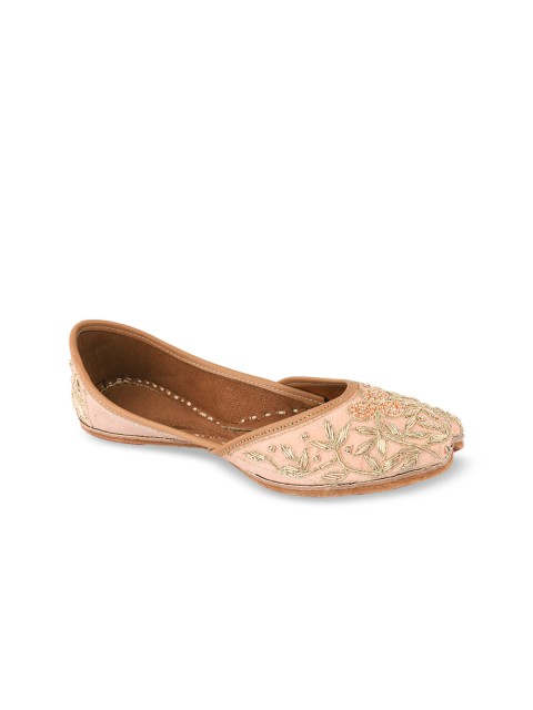 

DESI COLOUR Women Peach-Coloured Embellished Leather Ethnic Mojaris with Embroidered Flats