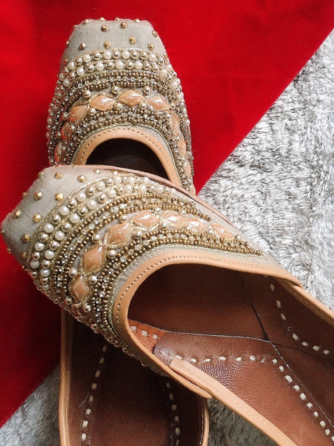

DESI COLOUR Women Grey Embellished Leather Ethnic Mojaris Flats