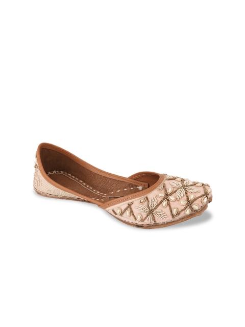 

DESI COLOUR Women Pink & Gold-Toned Embellished Leather Mojaris