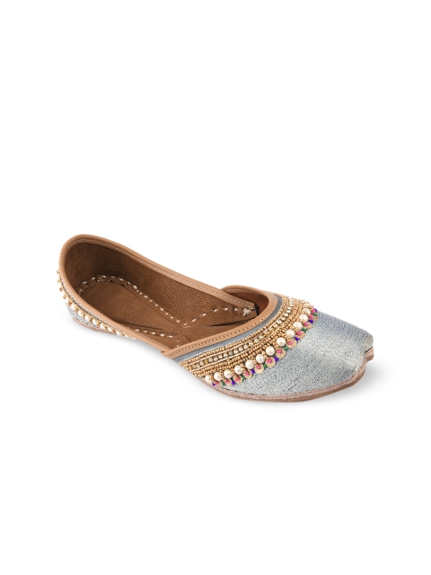 

DESI COLOUR Women Grey & Gold-Toned Embellished Leather Mojaris