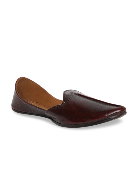 

Fabindia Men Maroon Leather Mojaris