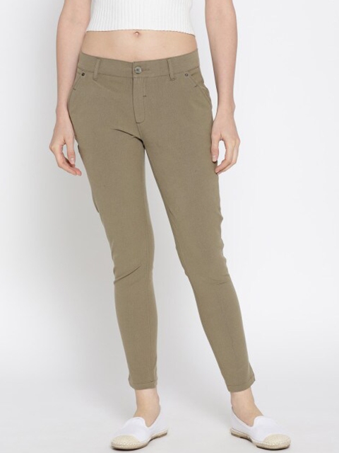 

JUMP USA Women Brown Solid Cropped Regular Fit Trousers