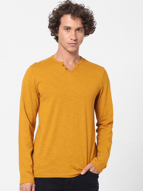 

Celio Men Mustard Yellow Henley Neck Raw Edge T-shirt