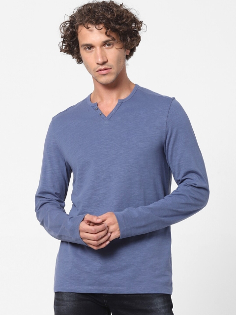 

Celio Men Blue Henley Neck Pockets T-shirt