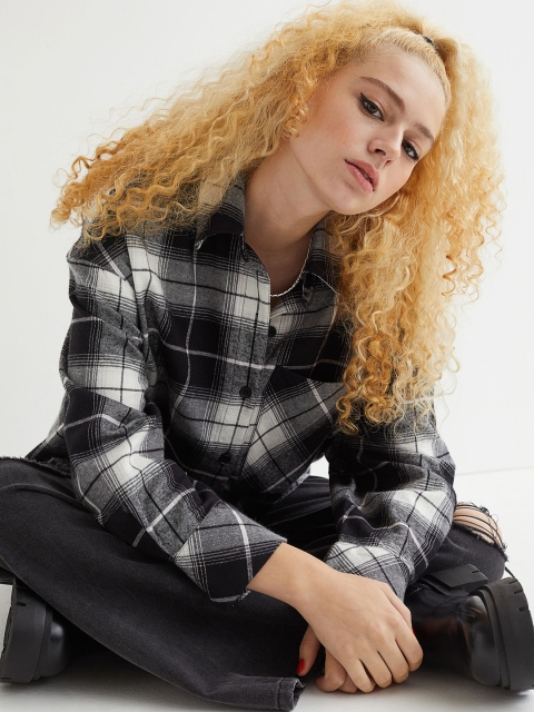 

H&M Women Black Oversized Flannel Shirt