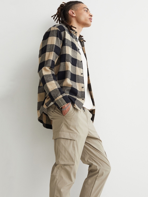 

H&M Men Beige Solid Regular Fit Mid Rise Nylon cargo joggers