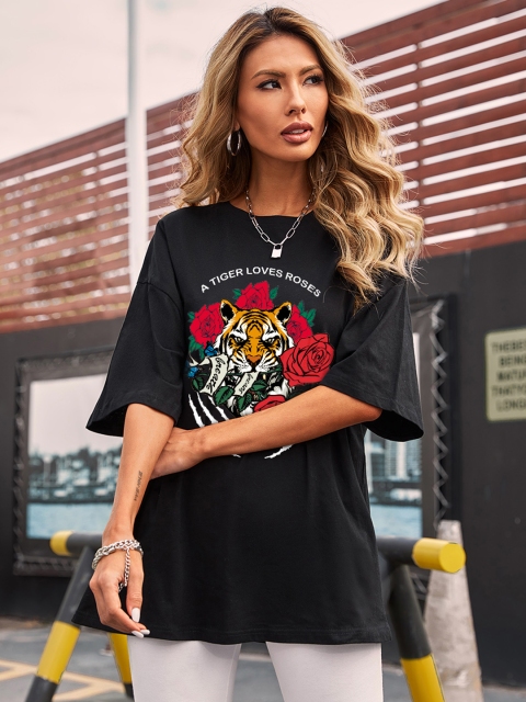 

URBANIC Women Black & Red Cotton Floral Drop-Shoulder Relaxed Fit Longline T-shirt