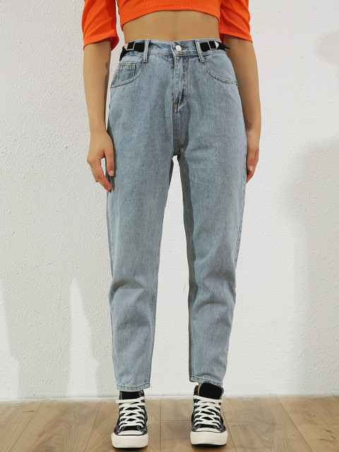 

URBANIC Women Blue Cotton Straight Fit Clean Look Cropped Jeans