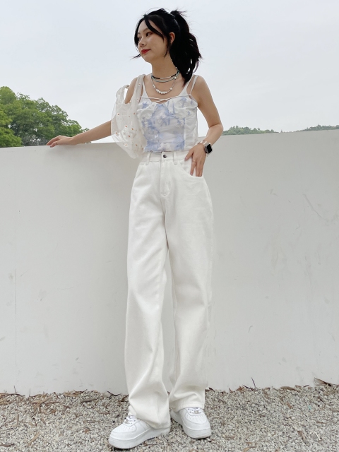 

URBANIC Women White Straight Fit Stretchable Jeans