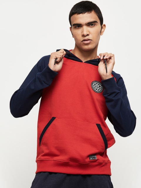 

max Men Red & Navy Blue Colourblocked Hooded Sweatshirt