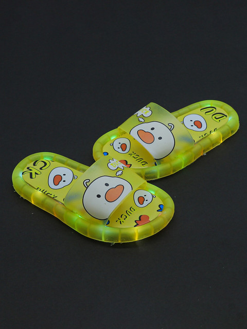 

FEETWELL SHOES Unisex Kids Yellow & White Printed Rubber Sliders